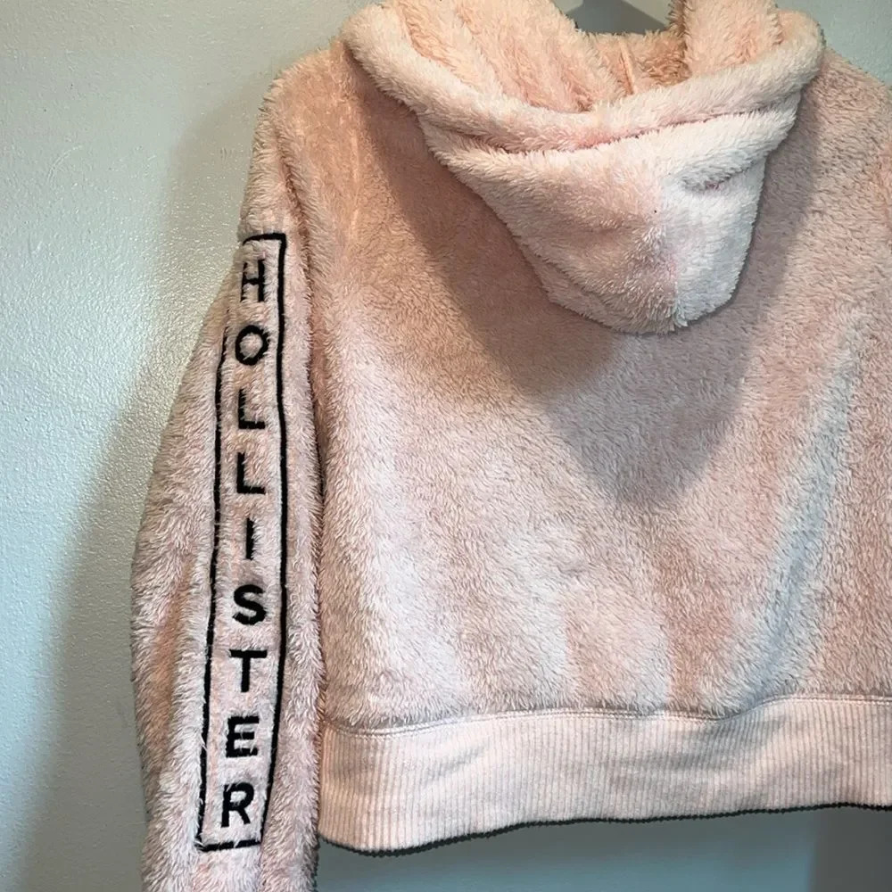 Hollister XS fuzzy pink soft zip up hoodie logo sleeve - Picture 9 of 10
